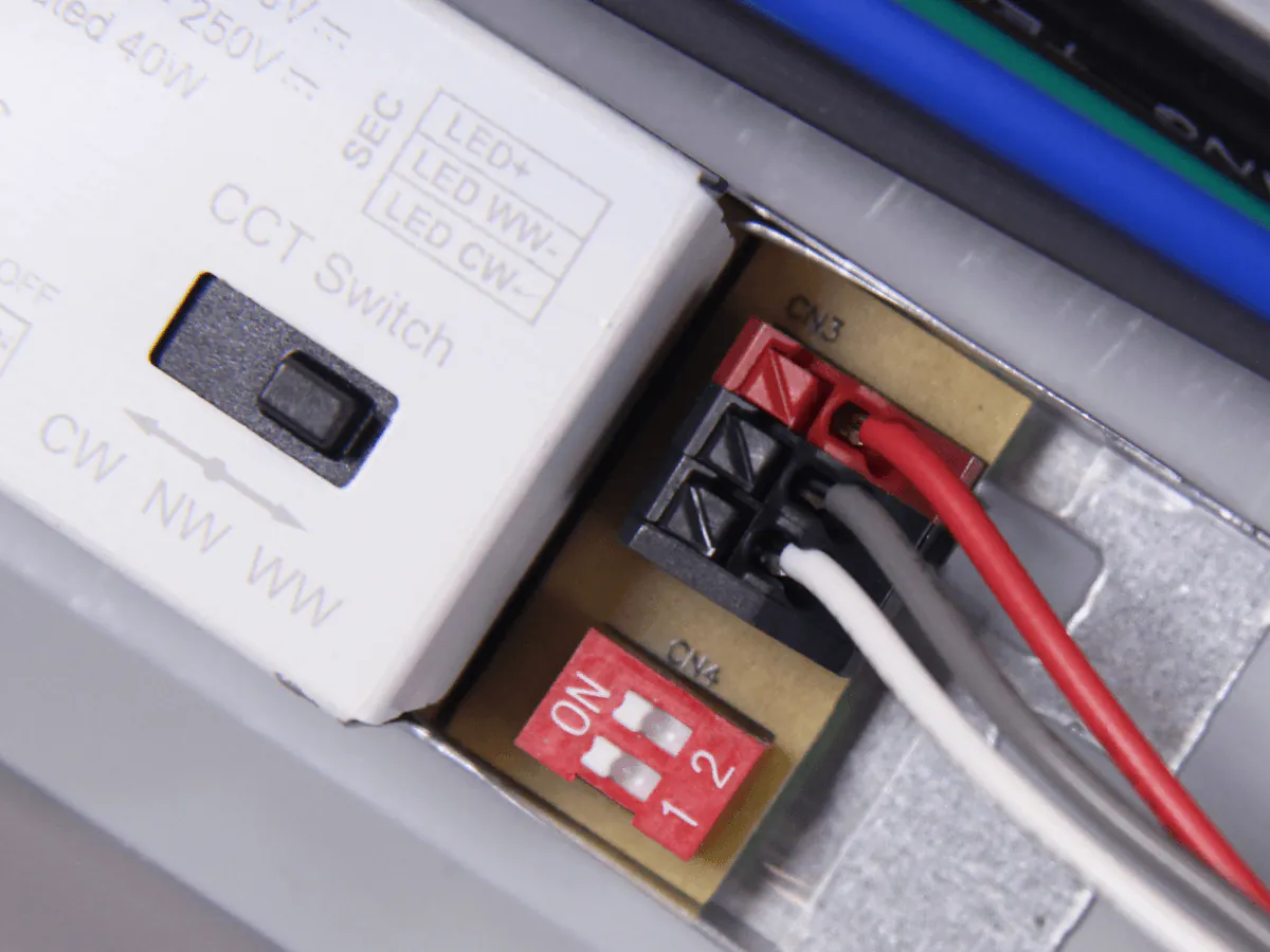 Lumen-Dipschalter und CCT-Schalter in einer LED